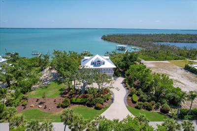 Grouper Getaway, Pool Home with Dock